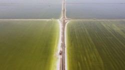 Penampakan Danau Garam Terbesar di China