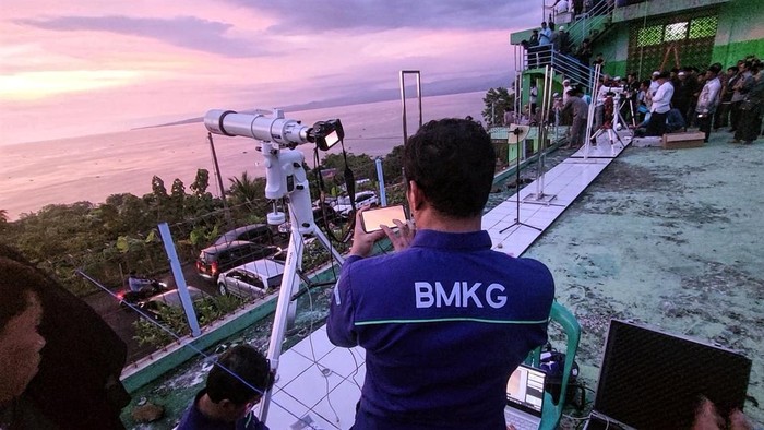 Pengamatan hilal di Cibeas Sukabumi.