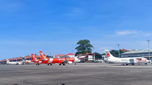 Sejumlah pesawat dari berbagai maskapai parkir di Bandara Internasional I Gusti Ngurah Rai saat Nyepi, Rabu (22/3/2023).