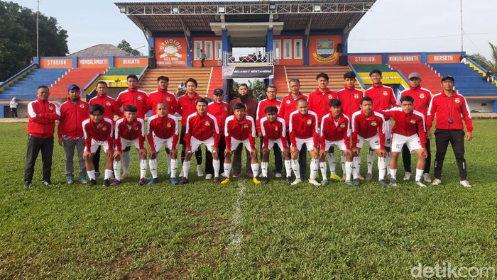 Pesepakbola Kecamatan Lembang Juarai Turnamen Bupati KBB 2023