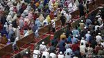 Potret Salat Tarawih Pertama di Masjid Istiqlal