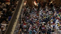 Dia menyebutkan sebenarnya Masjid Istiqlal dapat menampung hingga 220 ribu orang. Namun, kata dia, sementara pihaknya hanya untuk 150 ribu orang.