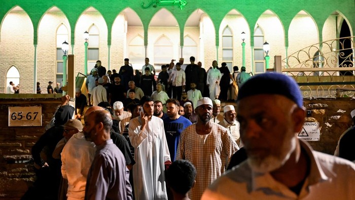 Muslim worshippers leave after attending a prayer marking the start of the holy fasting month of Ramadan, outside Lakemba Mosque in suburb of Lakemba in Sydney, Australia, March 22, 2023. REUTERS/Jaimi Joy