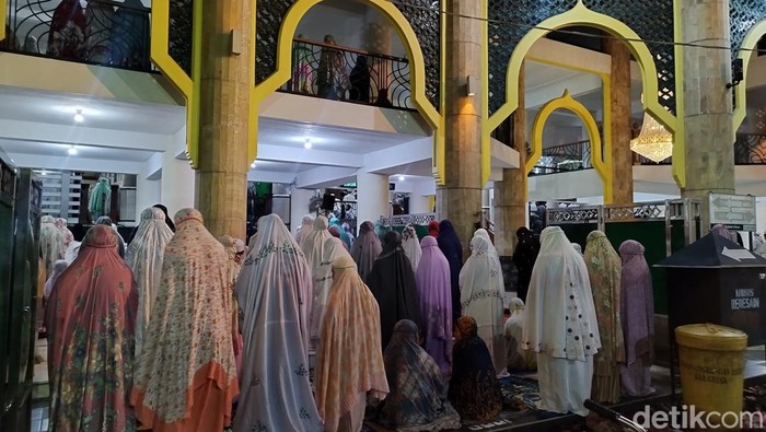 Salat tarawih Gresik