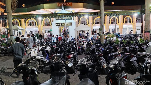 Salat tarawih Gresik