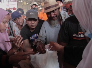 Sambut Ramadan, Relawan Sandi Uno Gelar Bazar Sembako Murah di Bekasi