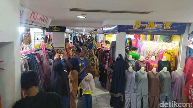Situasi Pasar Butung Makassar, Sulsel.