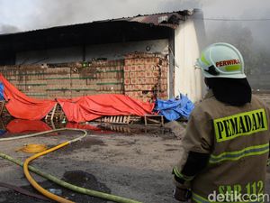 Tak Berisi Sembako, Gudang Food Station Jadi Begini Usai 3 Jam Terbakar