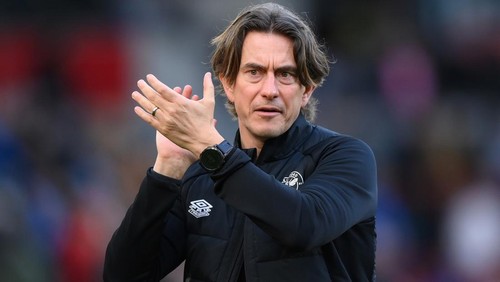 BRENTFORD, ENGLAND - MARCH 18: Thomas Frank, Manager of Brentford applauds the fans following the Premier League match between Brentford FC and Leicester City at Gtech Community Stadium on March 18, 2023 in Brentford, England. (Photo by Justin Setterfield/Getty Images)