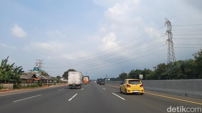 Tol Cikampek lancar