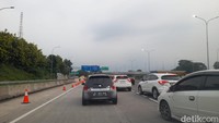 Sudah 3 Jam Lebih Tol Jatikarya Diblokir Warga, Lalin Semrawut