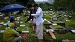 TPU Karet Bivak Ramai Peziarah Jelang Puasa Ramadan
