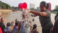 Tradisi ini diyakini oleh masyarakat setempat sebagai cara mereka bersuci untuk menyambut bulan suci Ramadan.