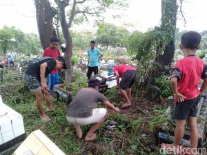 Warga Gresik Gelar Tradisi Padusan Jelang Ramadhan