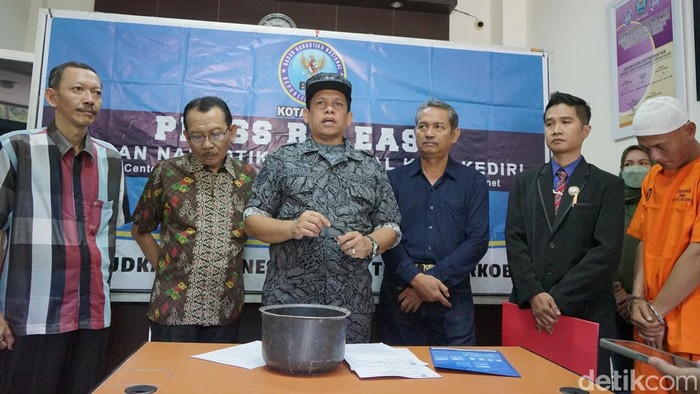 Tukang parkir di Kota Kediri ditangkap karena mengedarkan sabu