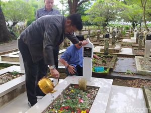 TPU Panaikang Makassar Ramai Peziarah Sehari Jelang Ramadan 1444 Hijriah
