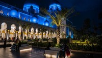Kemegahan Masjid Sheikh Zayed Al-Nahyan arsitekturnya diusung dalam bangunannya mirip dengan Sheikh Zayed Grand Mosque di Abu Dhabi, UEA. Masjid Sheikh Zayed di Solo juga dirancang memiliki 4 menara dan 1 kubah utama. Getty Images/Ulet Ifansasti