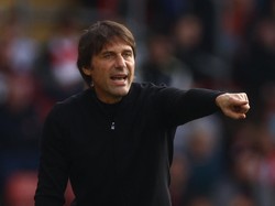 Antonio Conte. Tim yang pernah dilatih: Arezzo (2006, 2007), Bari (2007-09), Atalanta (2009-10), Siena (2010-11), Juventus (2011-14), Italy (2014-16), Chelsea (2016-18), Inter Milan (2019-21), Tottenham (2021-23). Foto: Action Images via Reuters/PAUL CHILDS