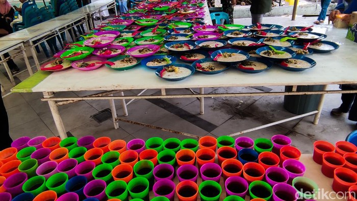 Buka Puasa bersama di Masjid Raya Medan. (Michael Ogest)