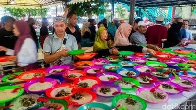 Suasana Buka Puasa Bersama Pertama di Masjid Raya Medan