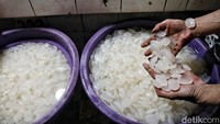 Menurut pedagang, saat memasuki bulan suci Ramadan, penjualan kolang kaling, cendol,  cincau, jelly, pacar cina mengalami peningkatan penjualan hingga 80 persen.