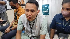 Pesan Cleaning Service Kembalikan Dompet Hotman Paris: Kejujuran Itu Penting