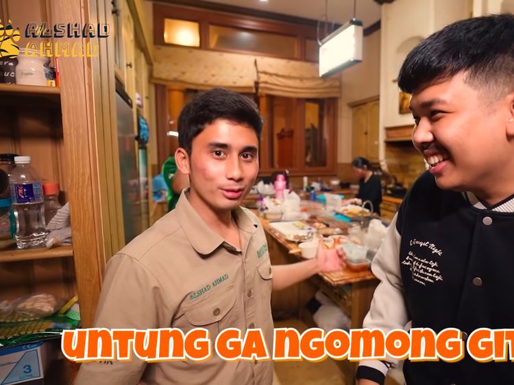 Megahnya Dapur di Rumah Alshad Ahmad yang Bernuansa Coklat