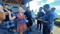 Bule Kemping di Pantai Saat Nyepi, Ngamuk Saat Ditegur Pecalang