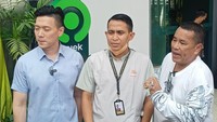 Hotman Paris Kagum dengan Kejujuran Cleaning Service yang Kembalikan Dompet