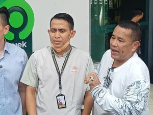 Segini Uang di Dompet Hotman Paris yang Dikembalikan Edi Cleaning Service