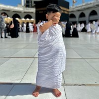 Di unggahannya itu banyak netizen yang mengomentari penampilan Gala, memujinya semakin terlihat ganteng dan menggemaskan. Masya allah ganteng bener skyyyy, komentar salah seorang netizen. Foto: Instagram/@galaasky