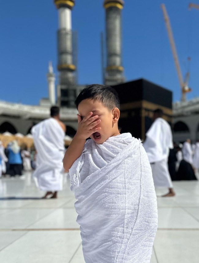 Gala Sky sendiri saat ini diketahui berusia 2 tahun. Walaupun masih kecil namun sudah banyak netizen yang mengidolakan dirinya. Foto: Instagram/@galaasky