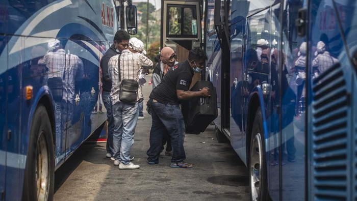 Ilustrasi Mudik Naik Bus