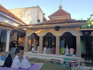 Jemaah Aboge Probolinggo Gelar Salat Id Minggu Pagi Ini