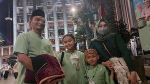 Antusias Warga Salat Tarawih Pertama Ramadan 1444 H di Masjid Istiqlal