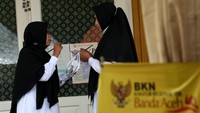 Mereka kaan memperebutkan 49.549 formasi yang tersedia.