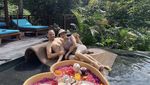 Keseruan Iis Dahlia Saat Makan Bareng Keluarga dan Lesti Kejora