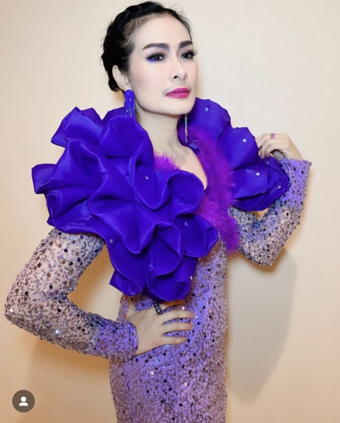 Keseruan Iis Dahlia Saat Makan Bareng Keluarga dan Lesti Kejora Keseruan Iis Dahlia Saat Makan Bareng Keluarga dan Lesti Kejora