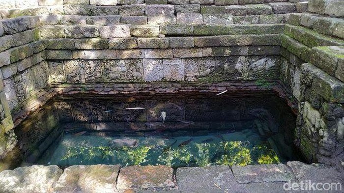 kolam air candi penataran