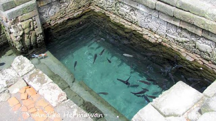 kolam air candi penataran