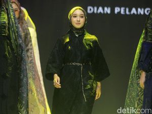 Meski Kerap Ikut Fashion Show, Dian Pelangi Belum Siap Sepenuhnya Comeback