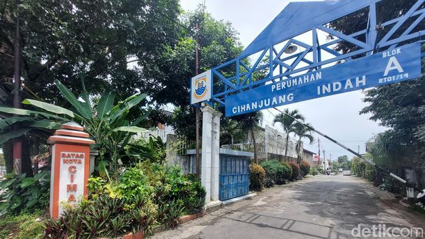 Kompleks Cihanjuang Indah yang berada di perbatasan Kabupaten Bandung Barat dan Kota Cimahi