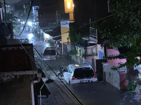 Kondisi banjir di komplek Cingcin Permata Indah (CPI), Kecamatan Soreang Kabupaten Bandung yang banjir sejak sebelum sahur.