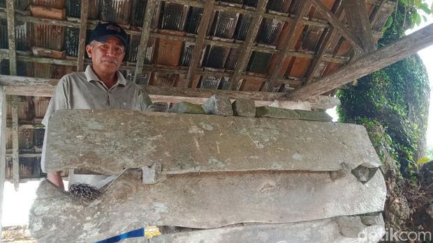 Makam Ki Ageng Santri di Desa Kahuman, Kecamatan Polanharjo.