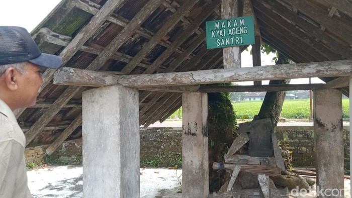 Makam Ki Ageng Santri di Desa Kahuman, Kecamatan Polanharjo.