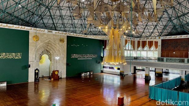 Masjid Al Ukhuwah di Kota Bandung.