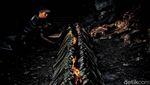 Melihat Proses Pembuatan Lemang, Makanan Khas Ramadan