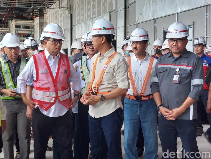 Menhub Budi Karya Sumadi dan Pj Gubernur DKI Heru Budi Hartono