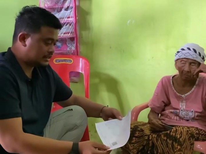 Momen Bobby bertemu dengan Nek Satimen