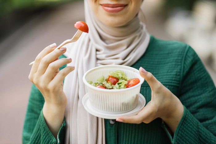 Muslimah makan